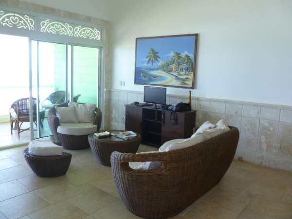 Great Deal On 2 Bedroom Ocean Front Condo