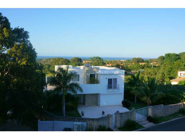 Great Opportunity On A 3 Bedroom 2 Bath Ocean View