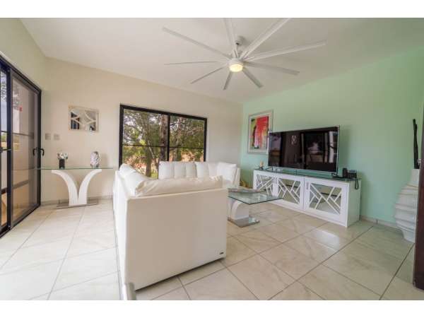 Beautiful 3 Bedroom Villa With Many Amenities.