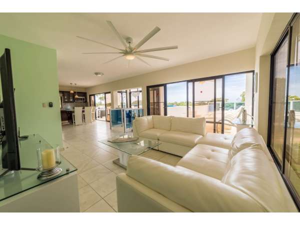 Beautiful 3 Bedroom Villa With Many Amenities.