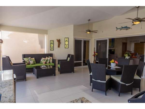 Beautiful 3 Bedroom Bungalow With Open Floor Plan