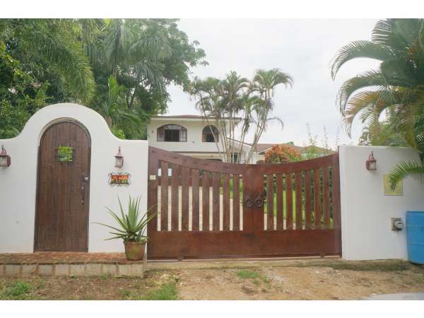 Amazing Property Close To Everything In A Gated