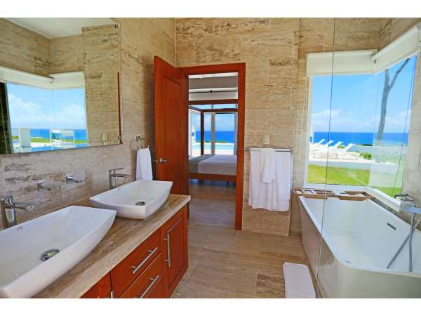 Amazing Ocean Front  Villa With Financing At 5%