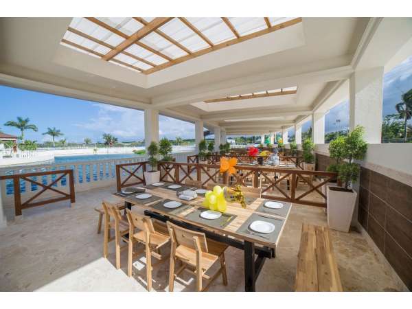 Beachfront Condo With An Excellent Rental History