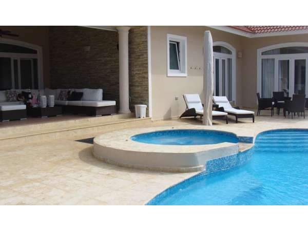 Spacious Five Bedroom Luxury Tropical Villa