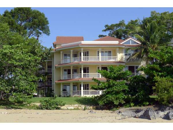 Spacious Beachfront Condo