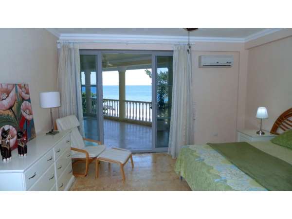 Spacious Beachfront Condo