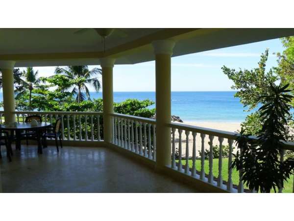 Spacious Beachfront Condo