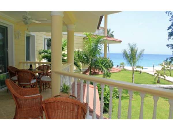 Spacious Beachfront Condo