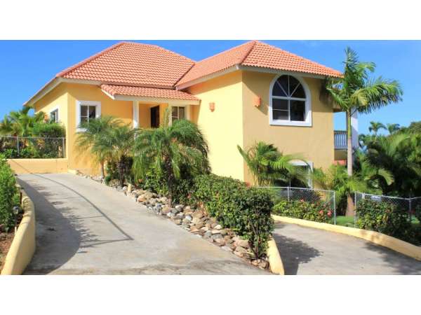 Large 2 Level Villa In Gated Community