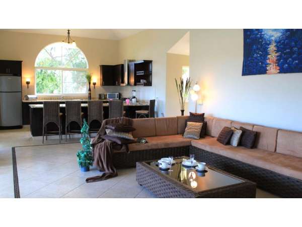 Large 2 Level Villa In Gated Community