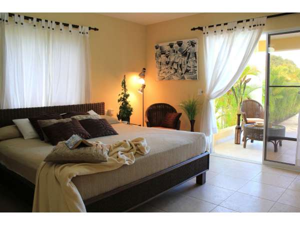 Large 2 Level Villa In Gated Community