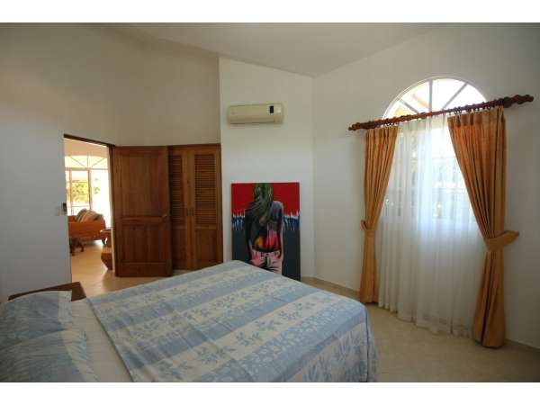 Gorgeous Villa With Large Terrace 3 Bed 2 Bath