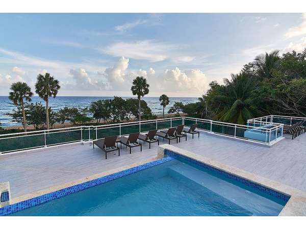 Ocean Front Penthouse In Great Location!