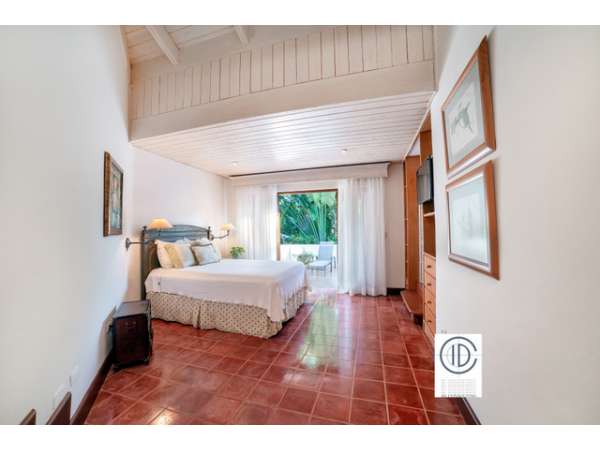Elegant And Luxurious 6 Bedroom Villa In Casa De