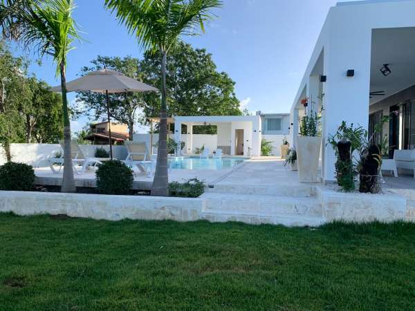 Beautiful 4 Bedroom 4 Bath Villa With Amazing