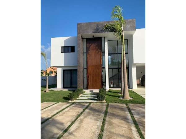 Beautiful 4 Bedroom 4 Bath Villa With Amazing