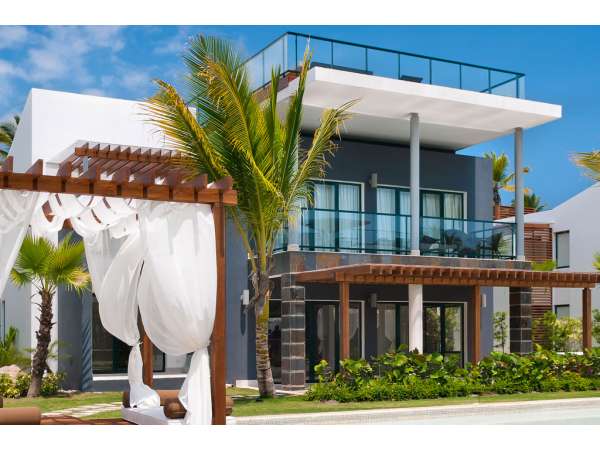 High Standing Villas In Beachfront Resort