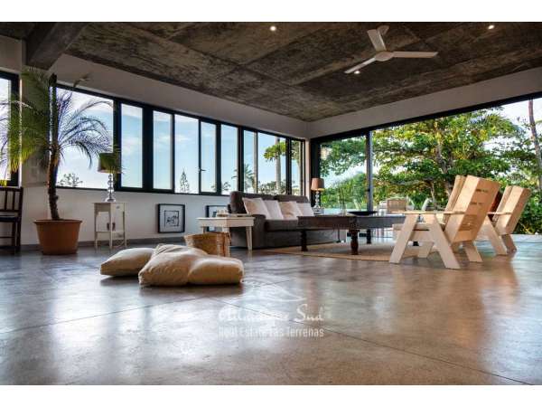 Stylish Tropical Loft In The Heart Of All
