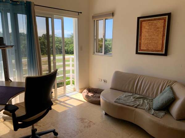 Beautiful Modern 4 Bedroom 3.5 Bath Villa In The