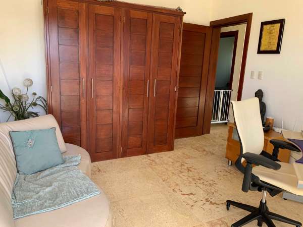 Beautiful Modern 4 Bedroom 3.5 Bath Villa In The