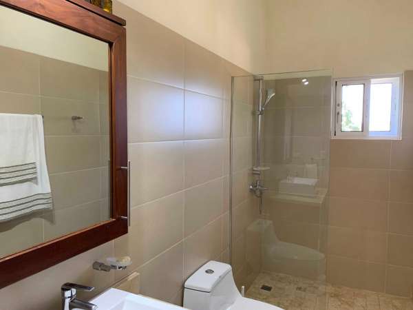 Beautiful Modern 4 Bedroom 3.5 Bath Villa In The