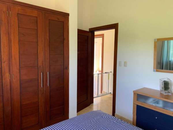 Beautiful Modern 4 Bedroom 3.5 Bath Villa In The