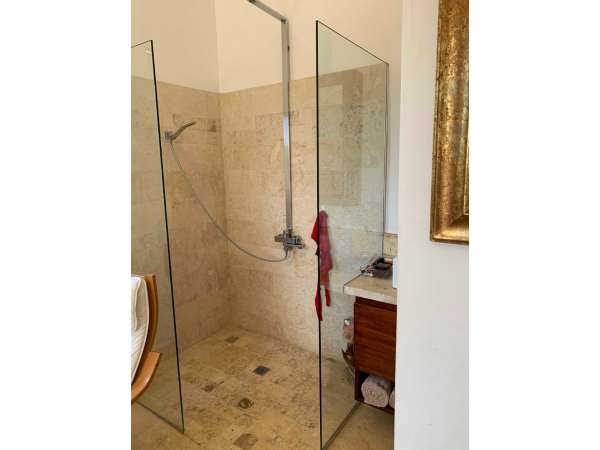 Beautiful Modern 4 Bedroom 3.5 Bath Villa In The