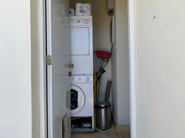 Beautiful Modern 4 Bedroom 3.5 Bath Villa In The