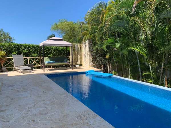 Beautiful Modern 4 Bedroom 3.5 Bath Villa In The