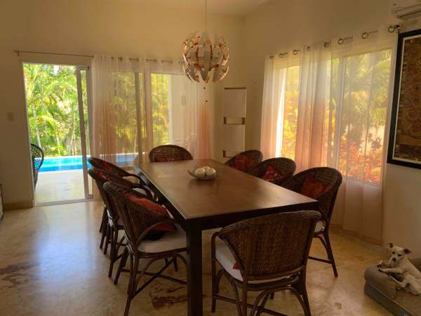 Beautiful Modern 4 Bedroom 3.5 Bath Villa In The