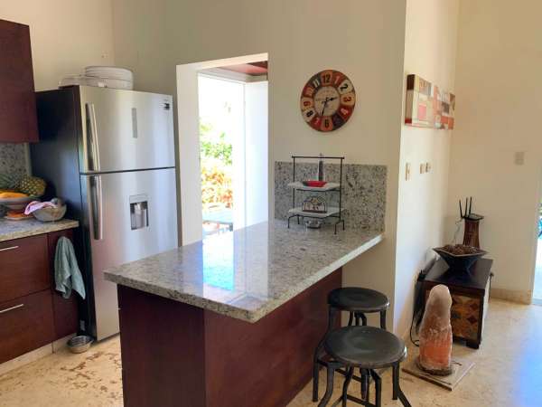 Beautiful Modern 4 Bedroom 3.5 Bath Villa In The