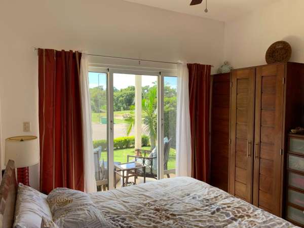 Beautiful Modern 4 Bedroom 3.5 Bath Villa In The