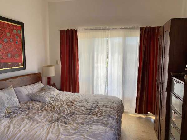 Beautiful Modern 4 Bedroom 3.5 Bath Villa In The