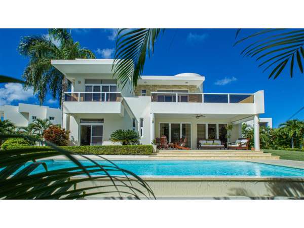 Luxury Modern 3-bedroom Villa With Infinity Pool
