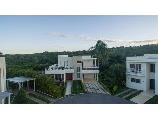 Luxury Modern 3-bedroom Villa With Infinity Pool
