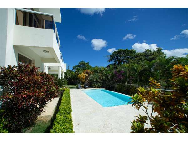 Luxury Modern 3-bedroom Villa With Infinity Pool