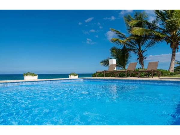 Excellent 3 Bedrooms Beach Front Condo