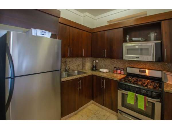 Excellent 3 Bedrooms Beach Front Condo