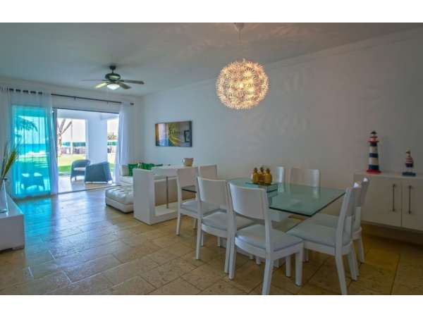 Excellent 3 Bedrooms Beach Front Condo