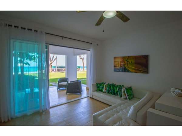 Excellent 3 Bedrooms Beach Front Condo