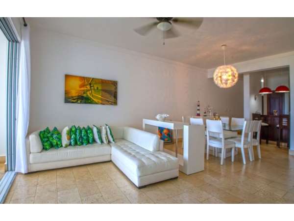 Excellent 3 Bedrooms Beach Front Condo