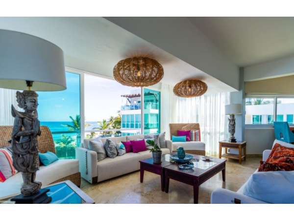 Stunning 4 Bedrooms & 2 Levels Ocean Front