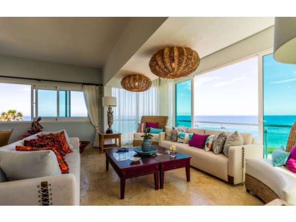 Stunning 4 Bedrooms & 2 Levels Ocean Front