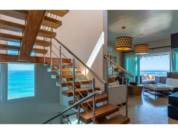 Stunning 4 Bedrooms & 2 Levels Ocean Front