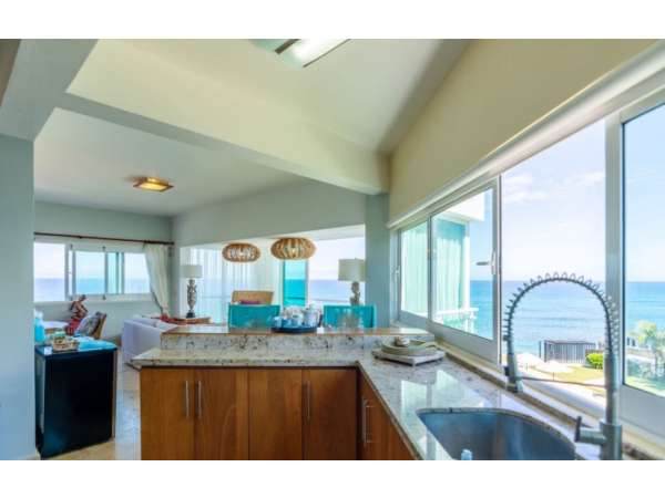 Stunning 4 Bedrooms & 2 Levels Ocean Front