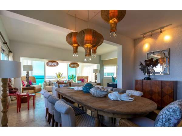 Stunning 4 Bedrooms & 2 Levels Ocean Front