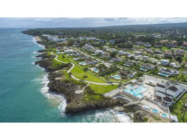 Ocean Front Studio Condo In Popular Gated