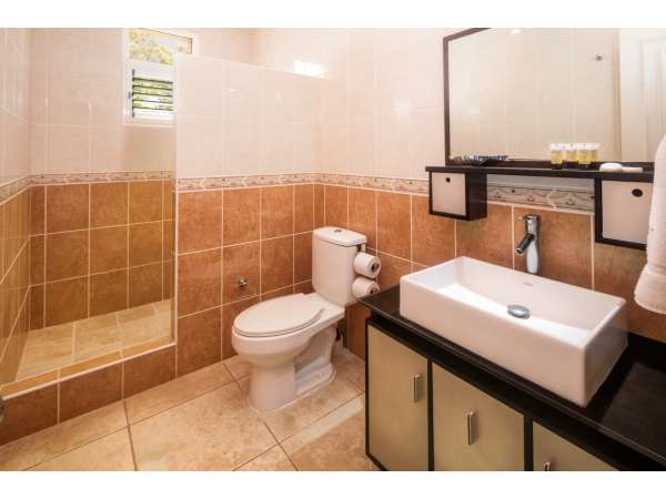 Beautiful And Comfortable 2 Bedrooms Condo