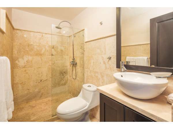 1 Bedroom 1 Bath Condo In Ocean Front Complex: